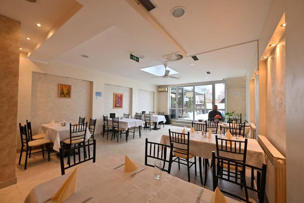 Hotel Tiski Cvet Novi Becej Екстер'єр фото