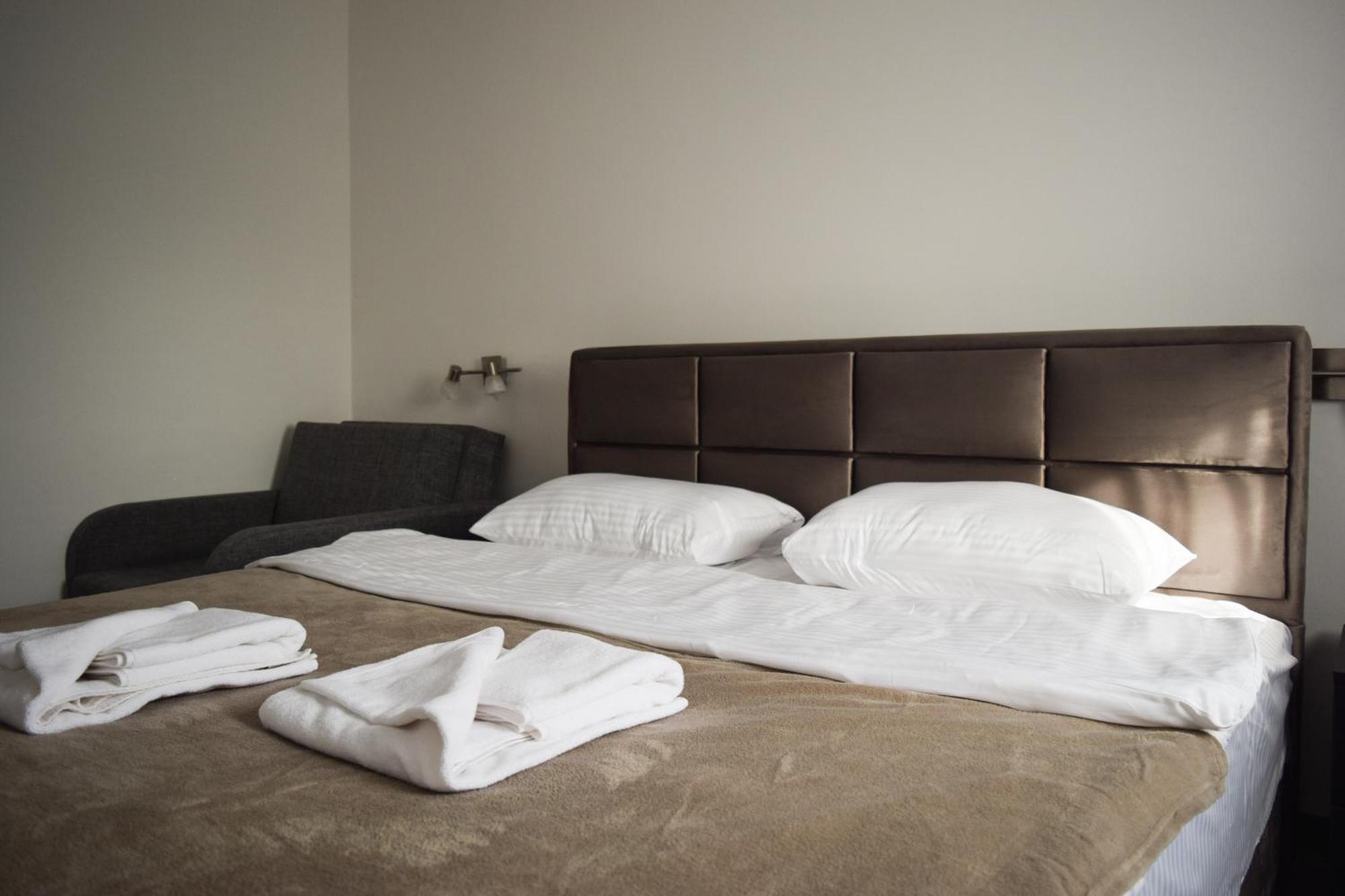 Hotel Tiski Cvet Novi Becej Екстер'єр фото