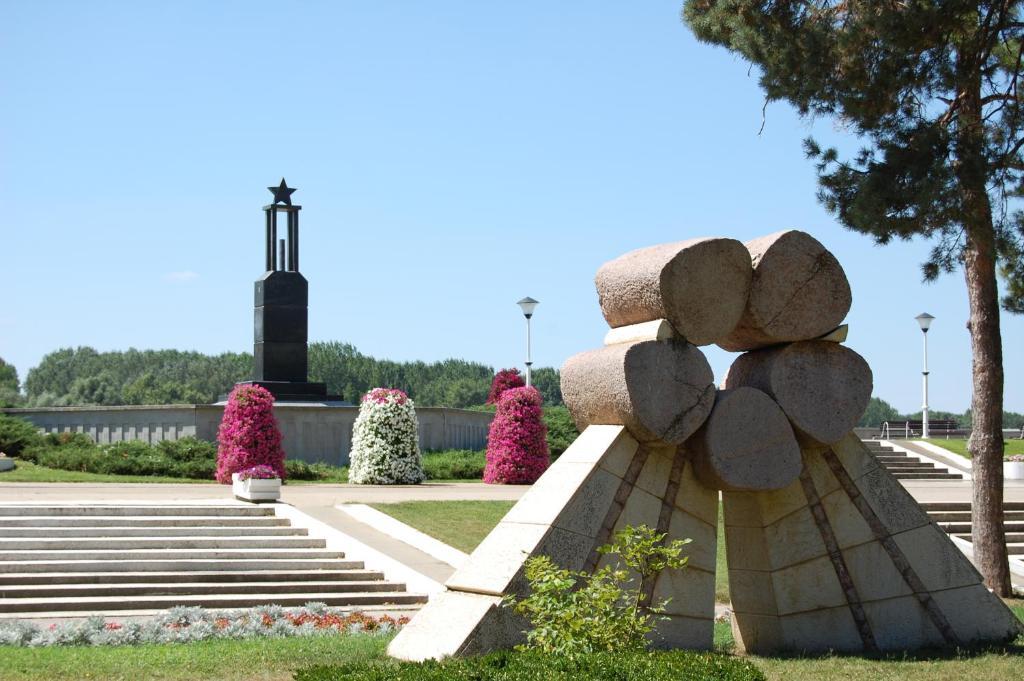 Hotel Tiski Cvet Novi Becej Екстер'єр фото