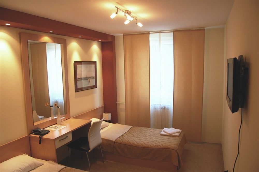 Hotel Tiski Cvet Novi Becej Екстер'єр фото